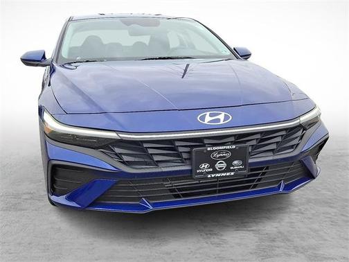 2025 Hyundai ELANTRA SE