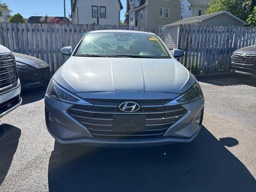 Silver 2020 Hyundai ELANTRA SE