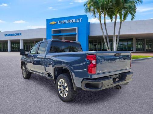 Lakeshore Blue Metallic 2026 Chevrolet Silverado 2500 Custom