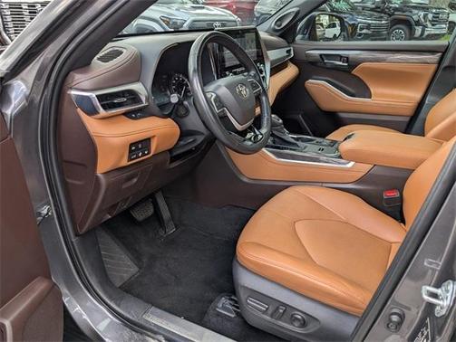 2022 Toyota Highlander Platinum