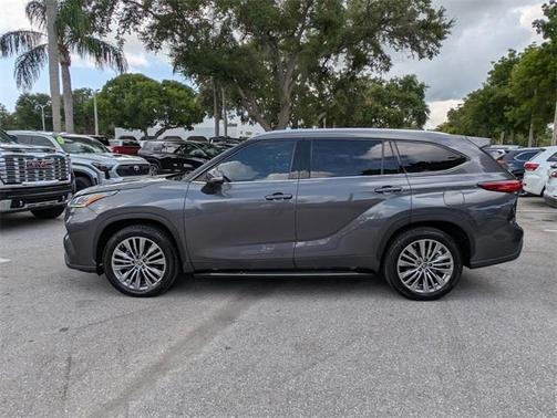 2022 Toyota Highlander Platinum