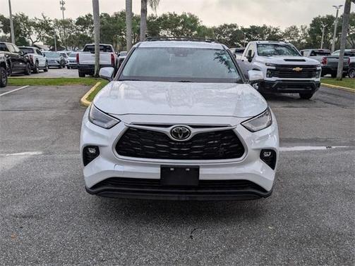 2022 Toyota Highlander LE