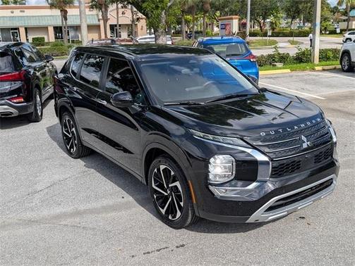 2023 Mitsubishi Outlander SE