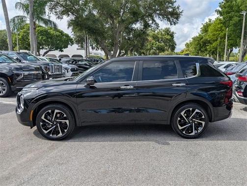 2023 Mitsubishi Outlander SE