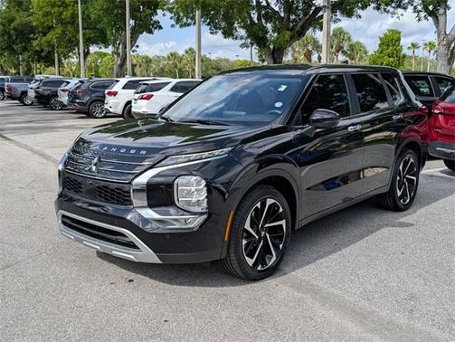 2023 Mitsubishi Outlander SE
