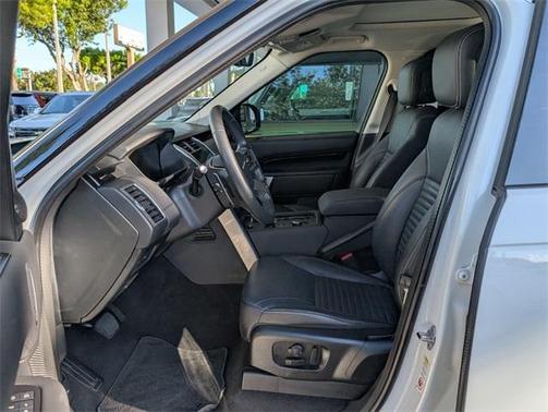 2024 Land Rover Discovery P300 S