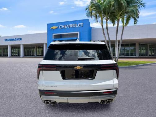 Summit White 2027 Chevrolet Traverse LT