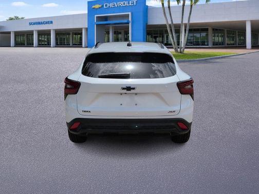 Summit White 2026 Chevrolet Trax 2RS
