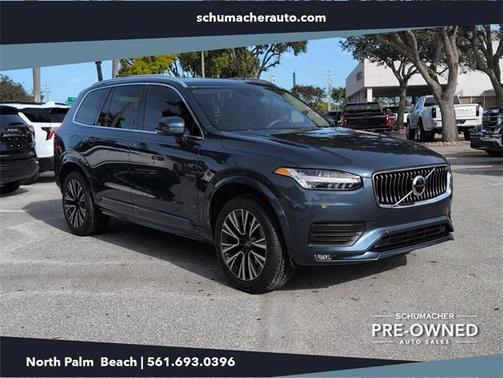 2022 Volvo XC90 T5 Momentum 7 Passenger
