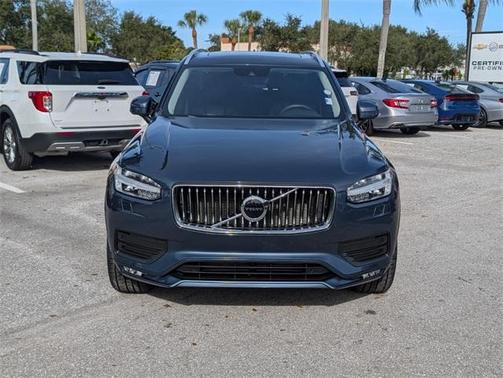 2022 Volvo XC90 T5 Momentum 7 Passenger