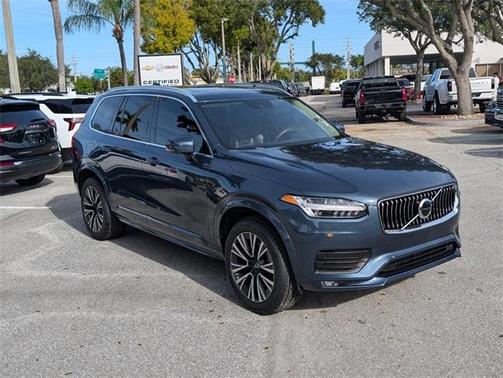 2022 Volvo XC90 T5 Momentum 7 Passenger