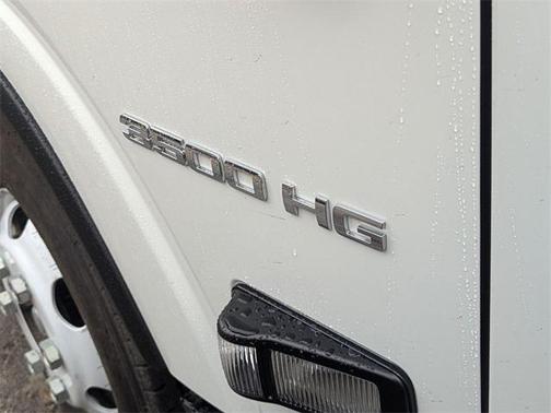 2025 Chevrolet Express 3500