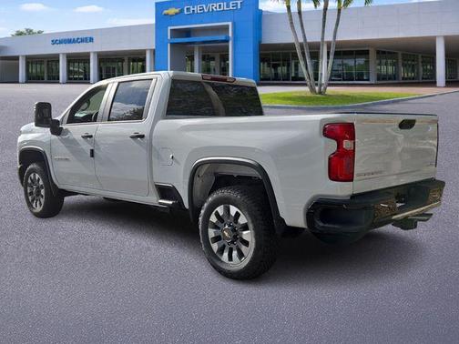 Summit White 2026 Chevrolet Silverado 2500 Custom