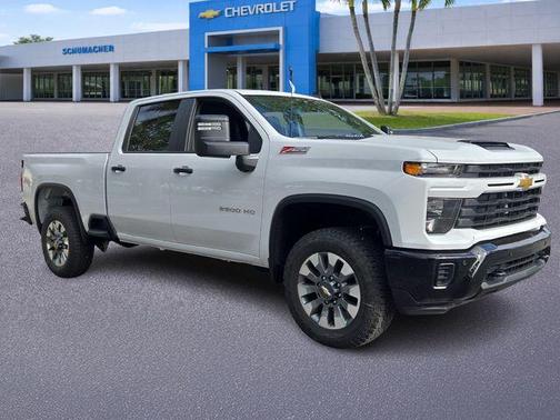 Summit White 2026 Chevrolet Silverado 2500 Custom