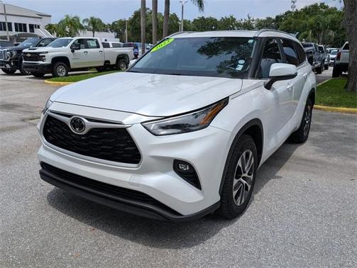 2023 Toyota Highlander XLE