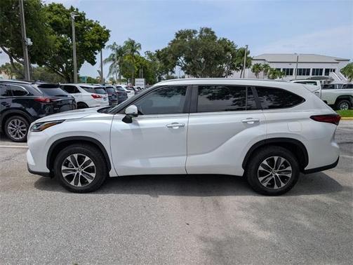 2023 Toyota Highlander XLE
