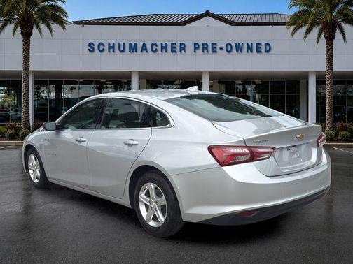 Silver Ice Metallic 2022 Chevrolet Malibu LT
