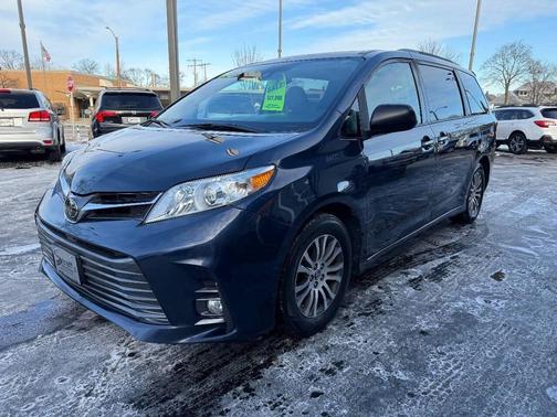 2018 Toyota Sienna XLE
