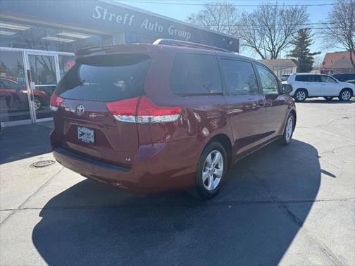 2011 Toyota Sienna LE