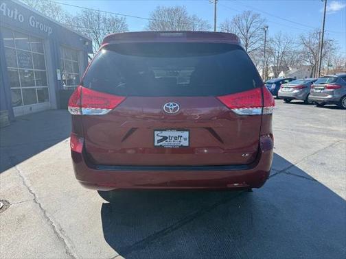 2011 Toyota Sienna LE