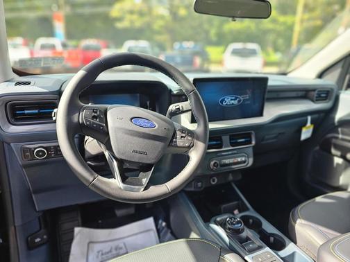 2025 Ford Maverick Lobo Standard