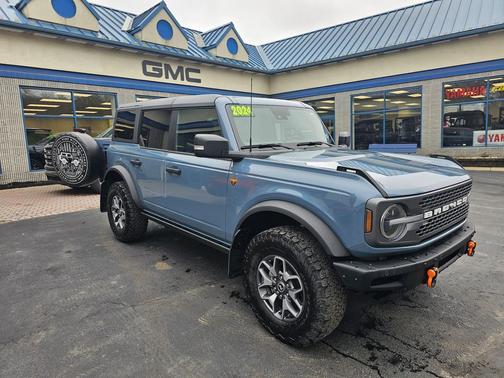 Azure Gray Metallic Tri-Coat 2024 Ford Bronco Badlands