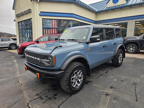 Azure Gray Metallic Tri-Coat 2024 Ford Bronco Badlands