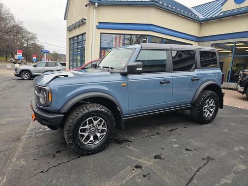 Azure Gray Metallic Tri-Coat 2024 Ford Bronco Badlands