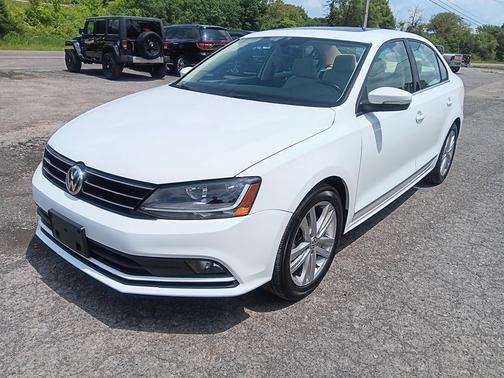 White 2017 Volkswagen Jetta 1.8T SEL