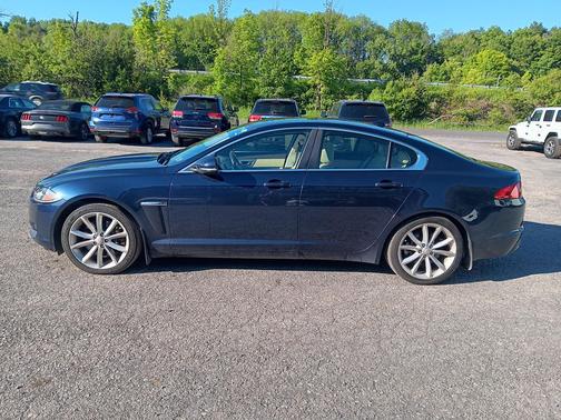 Dark Sapphire Metallic 2015 Jaguar XF 3.0 Portfolio