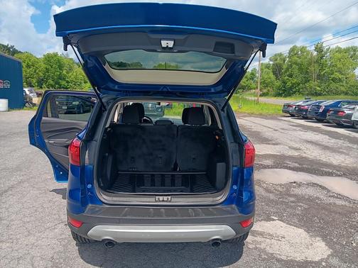 Lightning Blue Metallic 2019 Ford Escape SE
