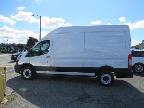 2022 Ford Transit-250 Base