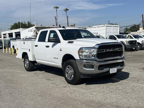 2022 RAM 2500 Tradesman Crew Cab 4x4 6'4' Box