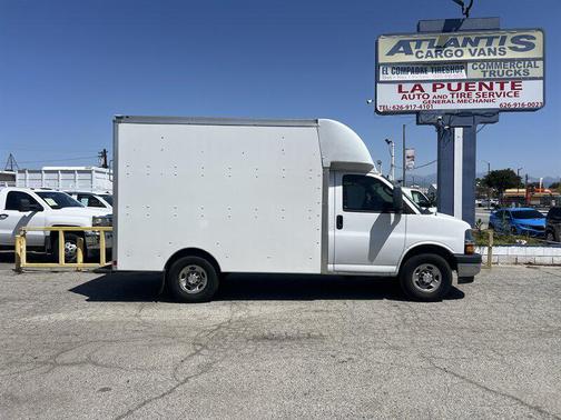 White 2021 Chevrolet Express 3500 Box Truck