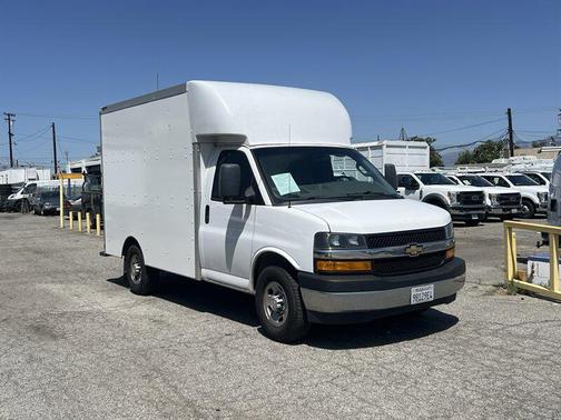 White 2021 Chevrolet Express 3500 Box Truck