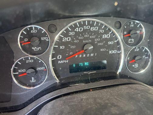 White 2021 Chevrolet Express 3500 Box Truck