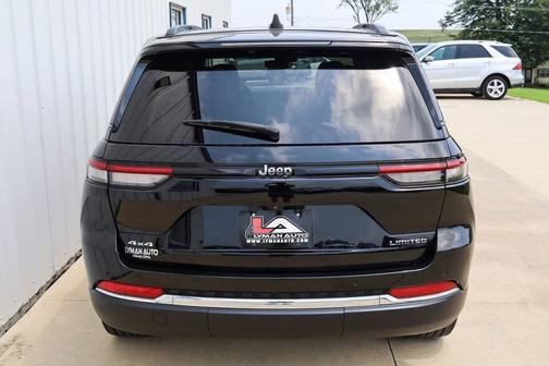 Diamond Black Crystal Pearlcoat 2023 Jeep Grand Cherokee Limited 4x4