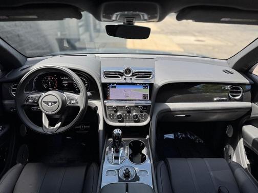 2025 Bentley Bentayga Azure V8