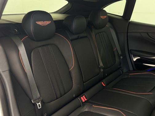 2025 Aston Martin DBX 707