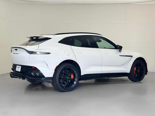 2025 Aston Martin DBX 707