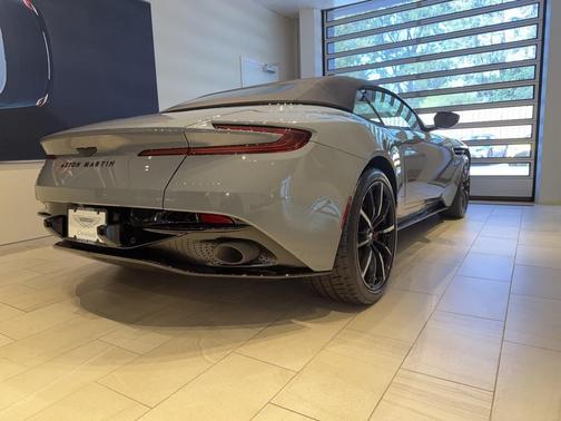 2023 Aston Martin DB11 Volante