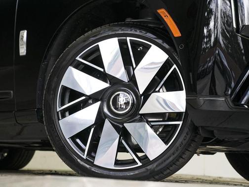 Black 2025 Rolls-Royce Cullinan