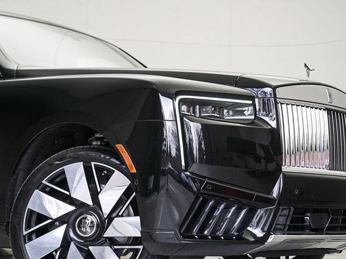 Black 2025 Rolls-Royce Cullinan