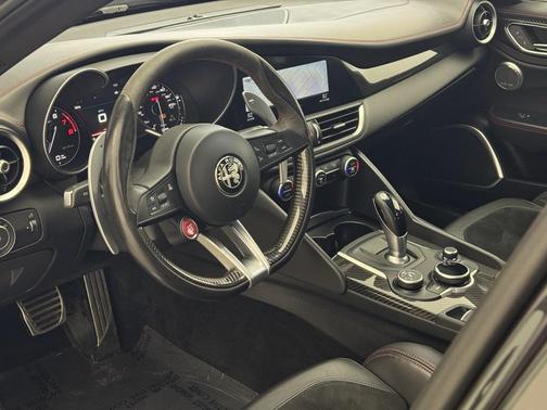 2017 Alfa Romeo Giulia Quadrifoglio