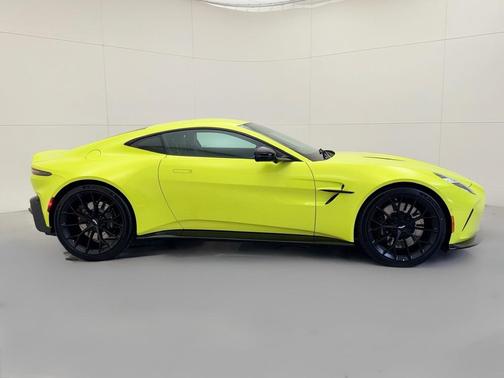 2025 Aston Martin Vantage 