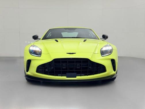 2025 Aston Martin Vantage 