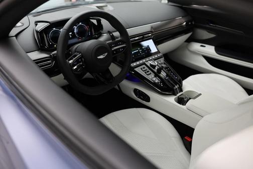 2025 Aston Martin Vantage 