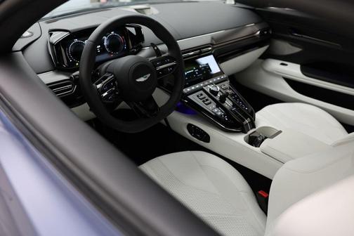 2025 Aston Martin Vantage 