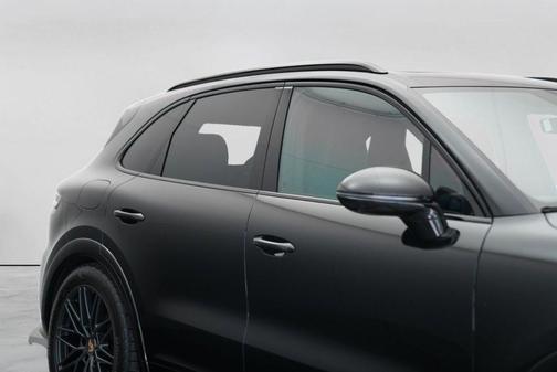 Chromite Black Metallic 2025 Porsche Cayenne GTS