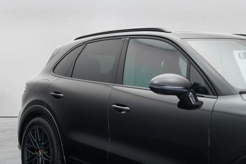Chromite Black Metallic 2025 Porsche Cayenne GTS